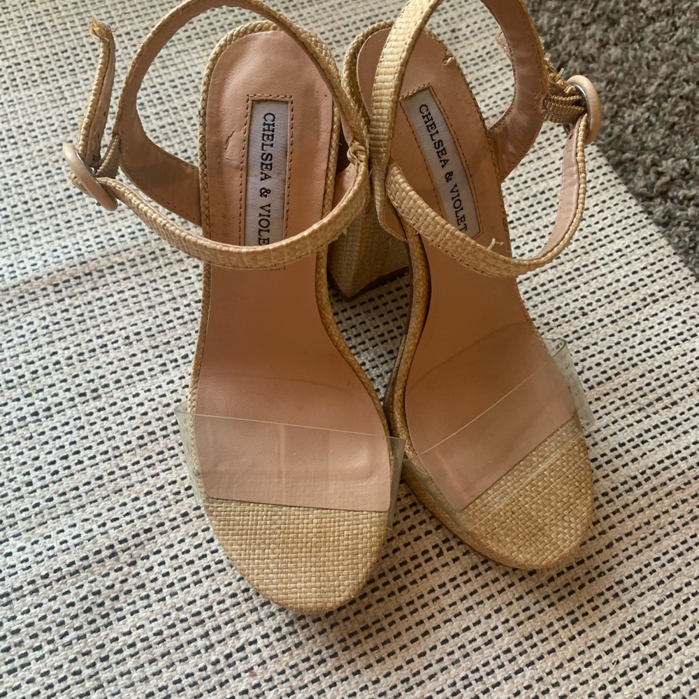 Cute Chelsea and violet heels
